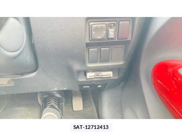 Nissan JUKE 2010-09 7327765-15