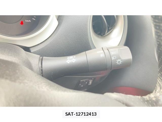 Nissan JUKE 2010-09 7327765-16