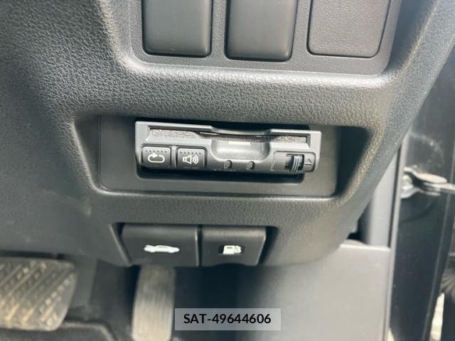 Nissan JUKE 2012-05 7327763-24