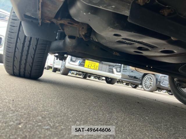 Nissan JUKE 2012-05 7327763-26