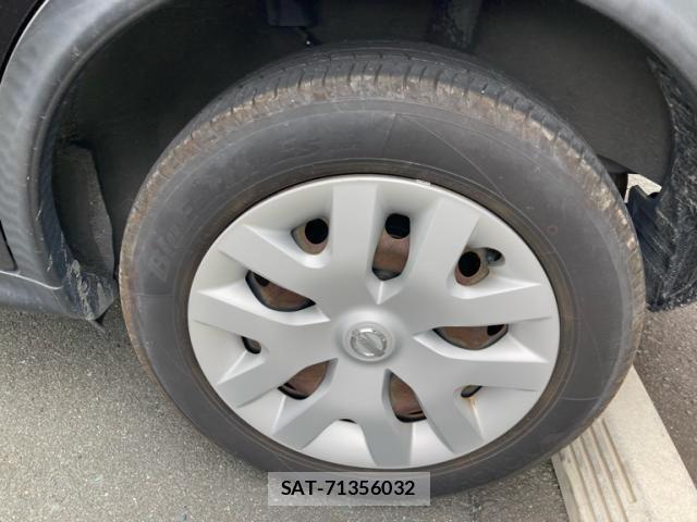 Nissan JUKE 2013-08 7392525-5