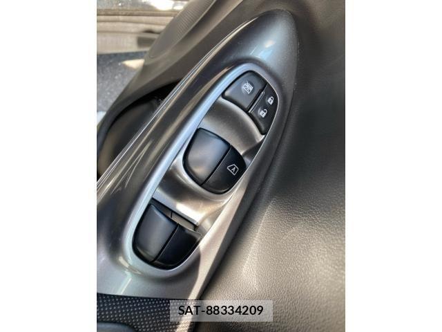 Nissan JUKE 2011-08 7455184-10