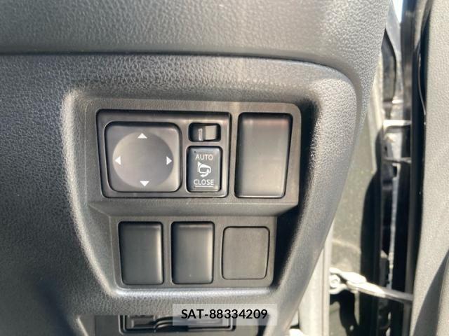 Nissan JUKE 2011-08 7455184-11