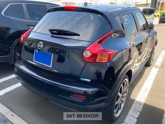 Nissan JUKE 2011-08 7455184-3