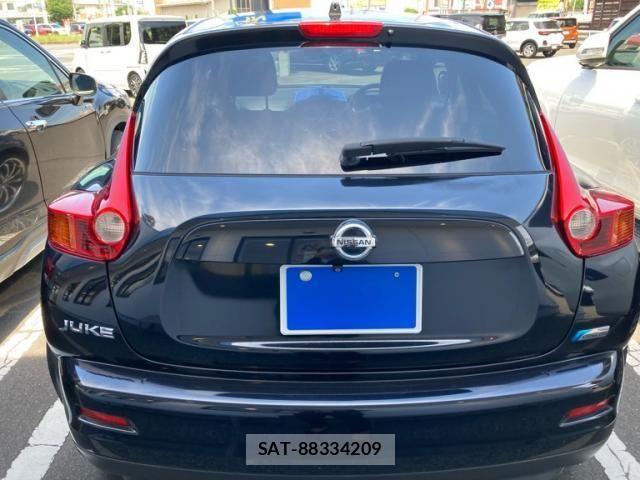 Nissan JUKE 2011-08 7455184-4