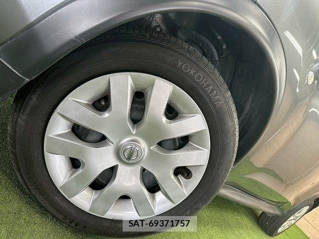 Nissan JUKE 2012-05 7501099-11