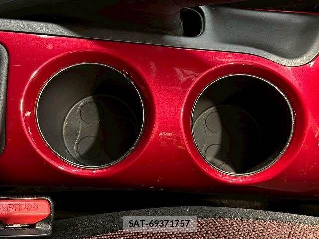 Nissan JUKE 2012-05 7501099-14
