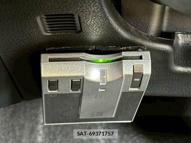 Nissan JUKE 2012-05 7501099-4