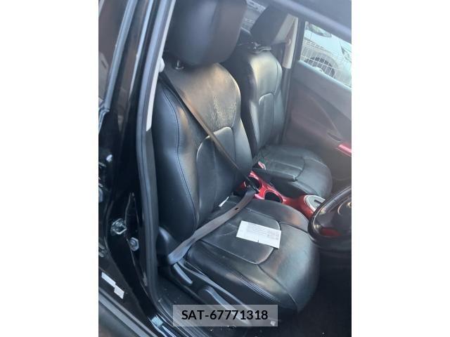 Nissan JUKE 2014-06 7562291-12