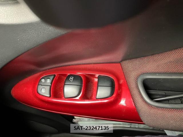 Nissan JUKE 2010-07 7724665-13