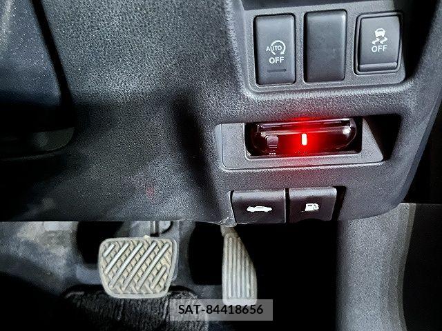 Nissan JUKE 2014-04 7724659-15
