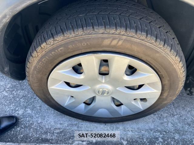 Nissan JUKE 2010-08 7724666-9