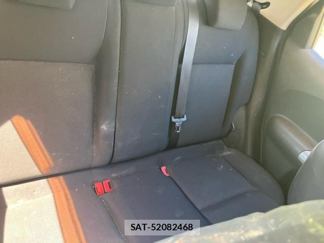 Nissan JUKE 2010-08 7724666-12