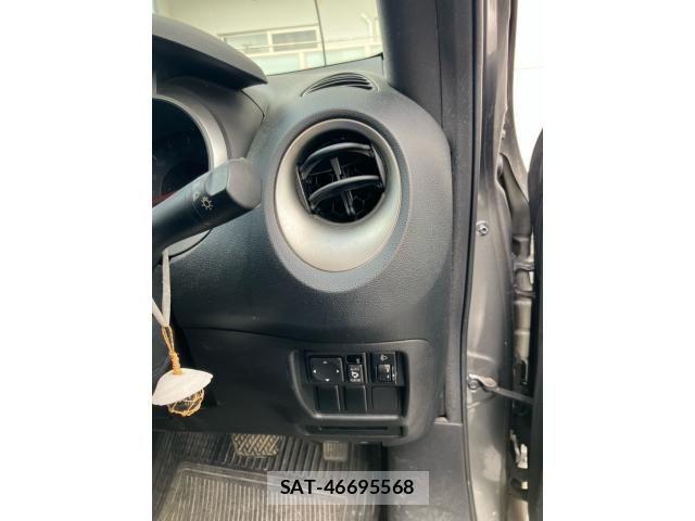 Nissan JUKE 2010-06 7724667-12