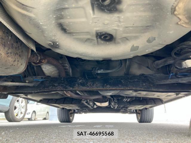 Nissan JUKE 2010-06 7724667-25