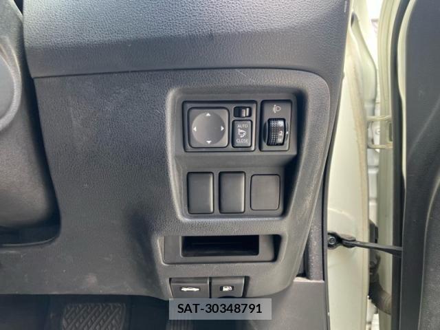 Nissan JUKE 2012-02 7786066-17