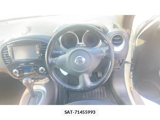 Nissan JUKE 2011-08 7786068-13