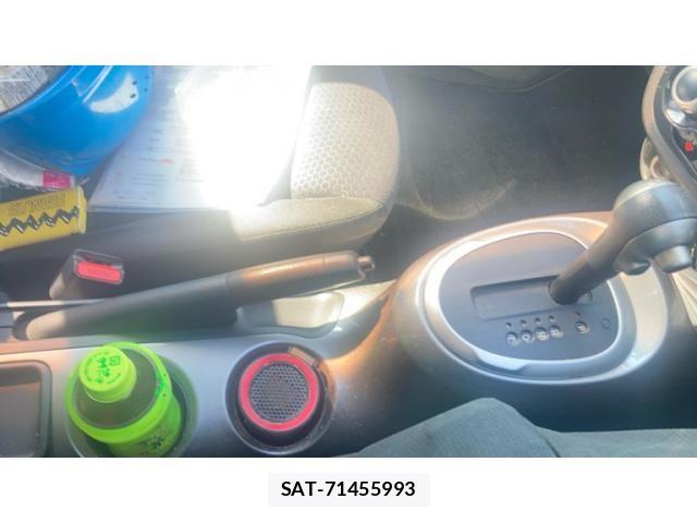 Nissan JUKE 2011-08 7786068-8