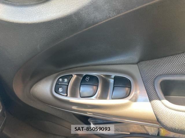 Nissan JUKE 2011-11 7877109-24