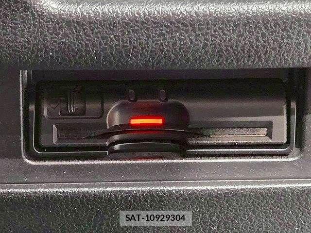 Nissan JUKE 2015-05 7962257-4