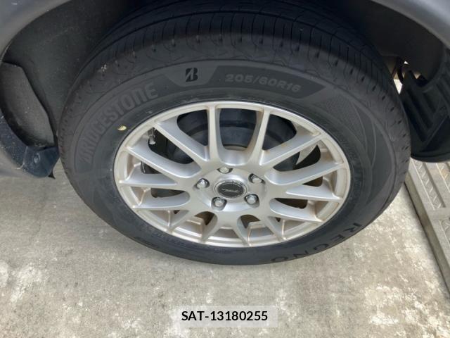 Nissan JUKE 2013-03 7962256-11
