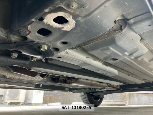 Nissan JUKE 2013-03 7962256-12