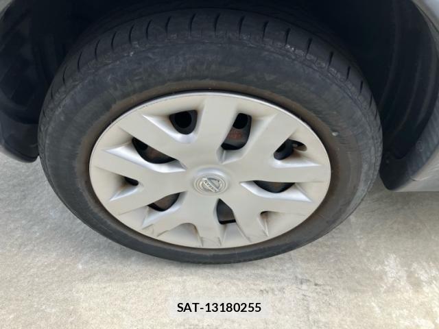 Nissan JUKE 2013-03 7962256-13