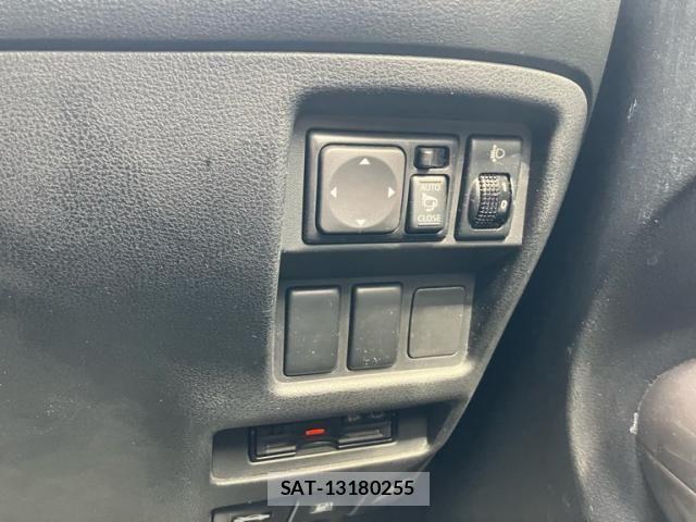 Nissan JUKE 2013-03 7962256-14