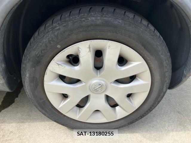 Nissan JUKE 2013-03 7962256-3