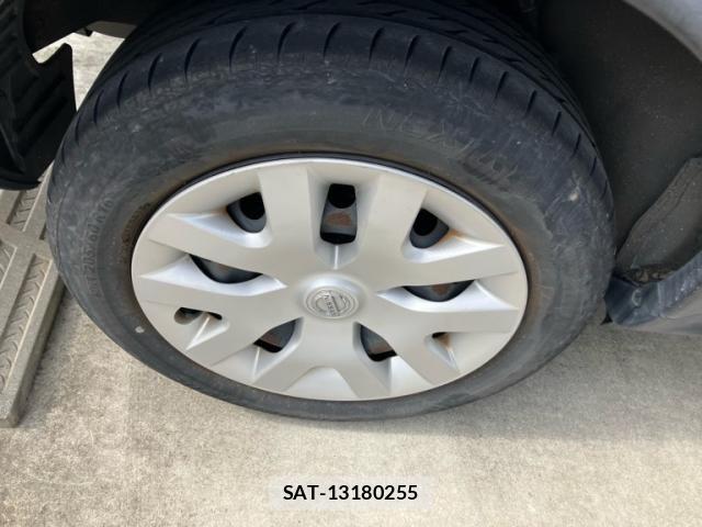 Nissan JUKE 2013-03 7962256-8