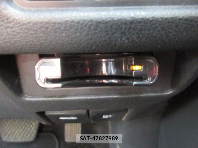 Nissan JUKE 2011-11 8036225-11