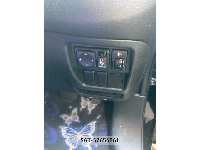 Nissan JUKE 2013-06 8036230-11