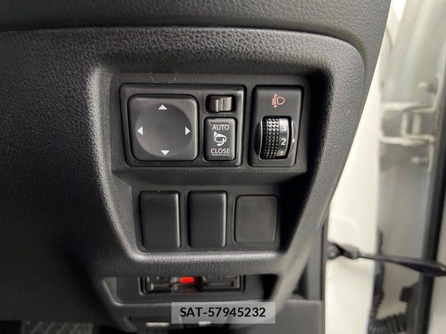 Nissan JUKE 2012-07 8074196-4