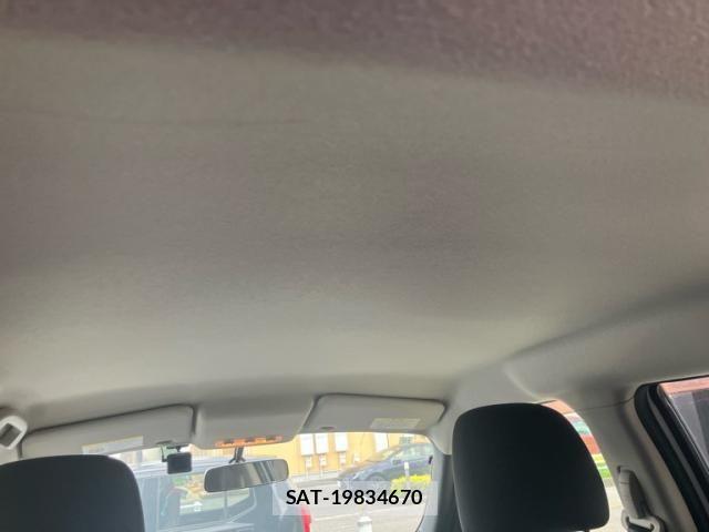 Nissan JUKE 2011-10 8099899-11