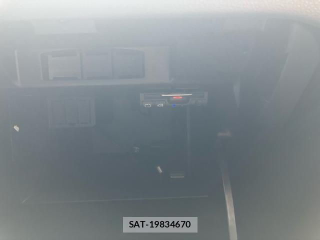 Nissan JUKE 2011-10 8099899-25