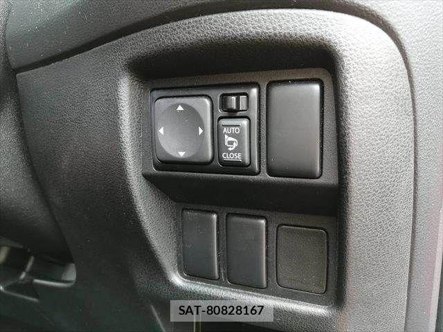 Nissan JUKE 2013-07 8130854-4