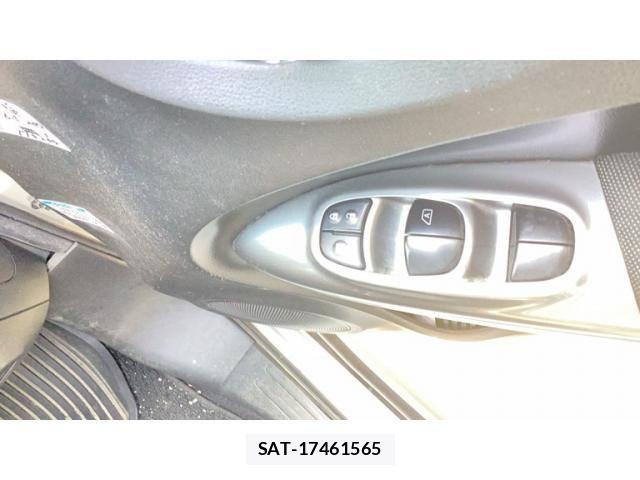 Nissan JUKE 2015-02 8230497-9