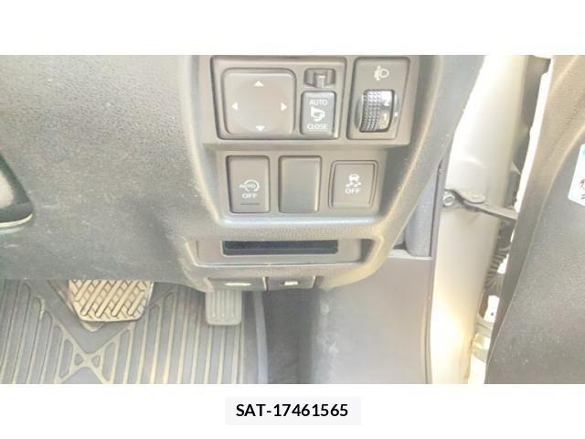 Nissan JUKE 2015-02 8230497-8