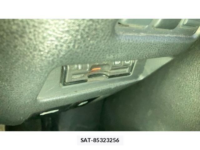 Nissan JUKE 2013-09 8230498-21