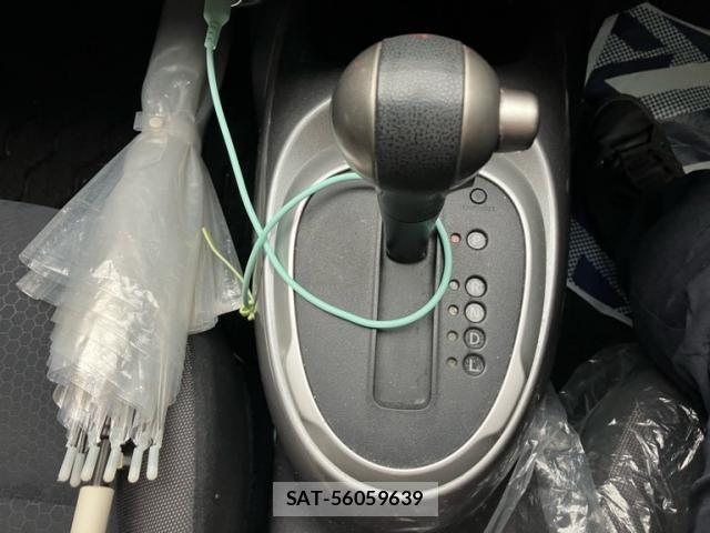 Nissan JUKE 2012-07 8245569-19