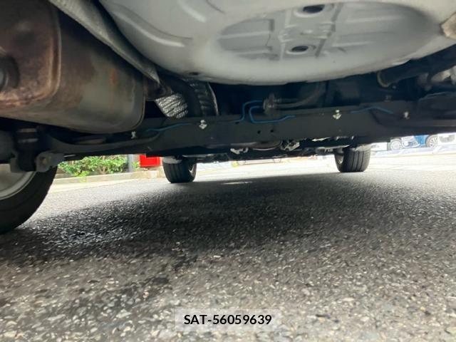 Nissan JUKE 2012-07 8245569-24