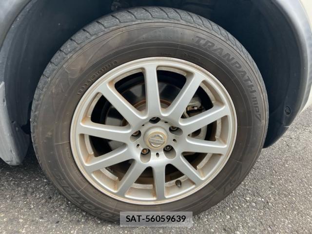 Nissan JUKE 2012-07 8245569-4