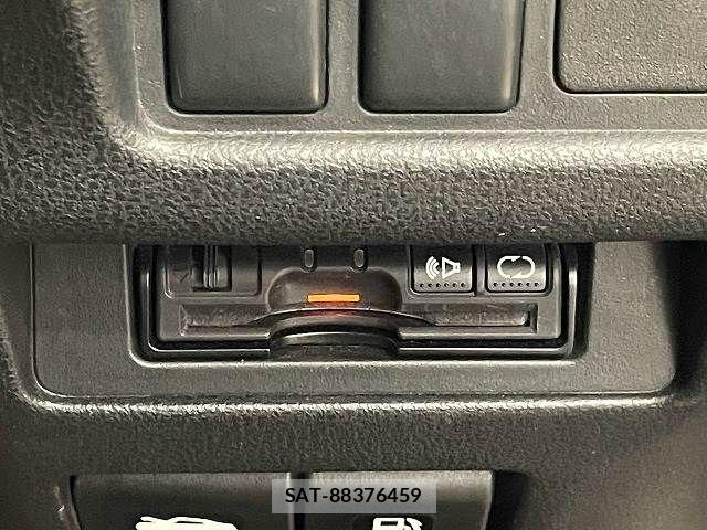 Nissan JUKE 2013-09 8336386-5
