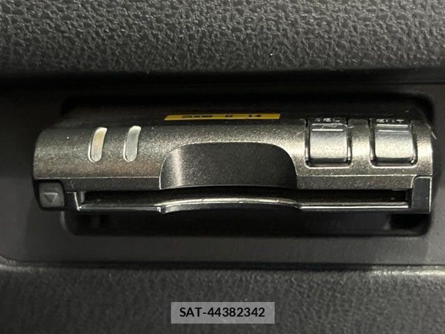Nissan JUKE 2012-01 8336387-4