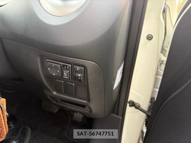 Nissan JUKE 2011-04 8366521-14