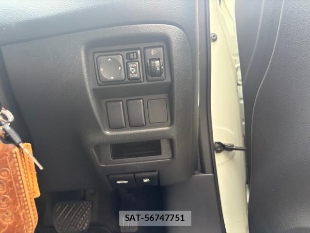 Nissan JUKE 2011-04 8366521-21