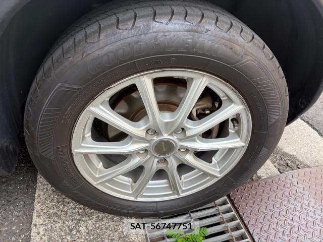 Nissan JUKE 2011-04 8366521-4