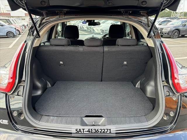 Nissan JUKE 2017-08 8366519-18