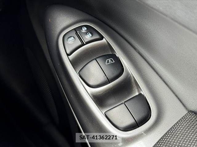 Nissan JUKE 2017-08 8366519-24