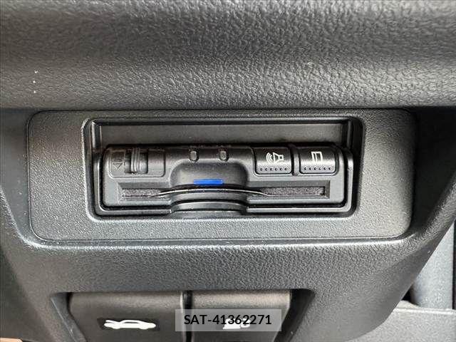 Nissan JUKE 2017-08 8366519-4